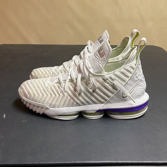 These are in great shape just to small for me. - Picture 5 of 7